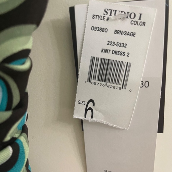 Misses dress - Picture 2 of 2